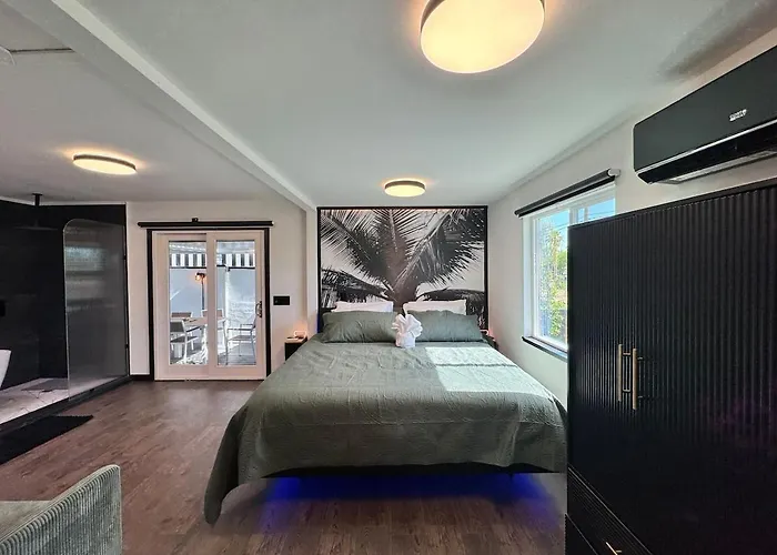 Wellness And Retreat Sleeps 19 *