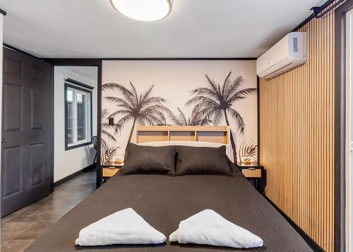 Wellness And Retreat Sleeps 19 *