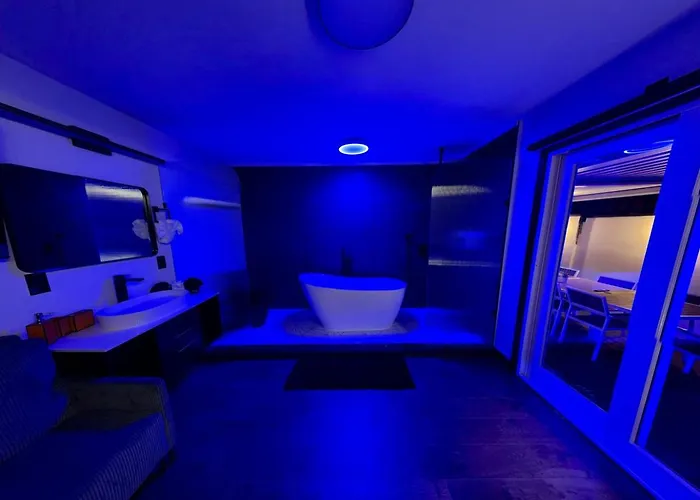Wellness And Retreat Sleeps 19 Holiday home *